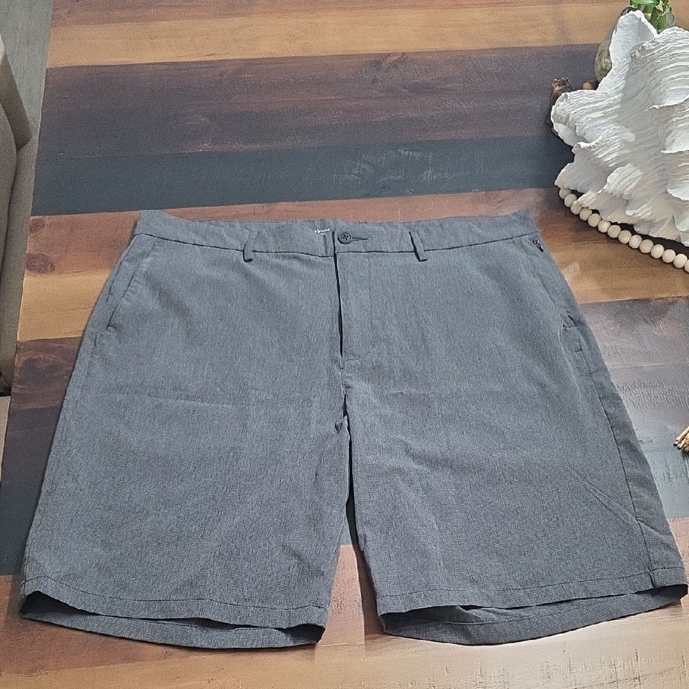 Old Navy Men's Charcoal Flat Front Shorts PRE-OWNED
